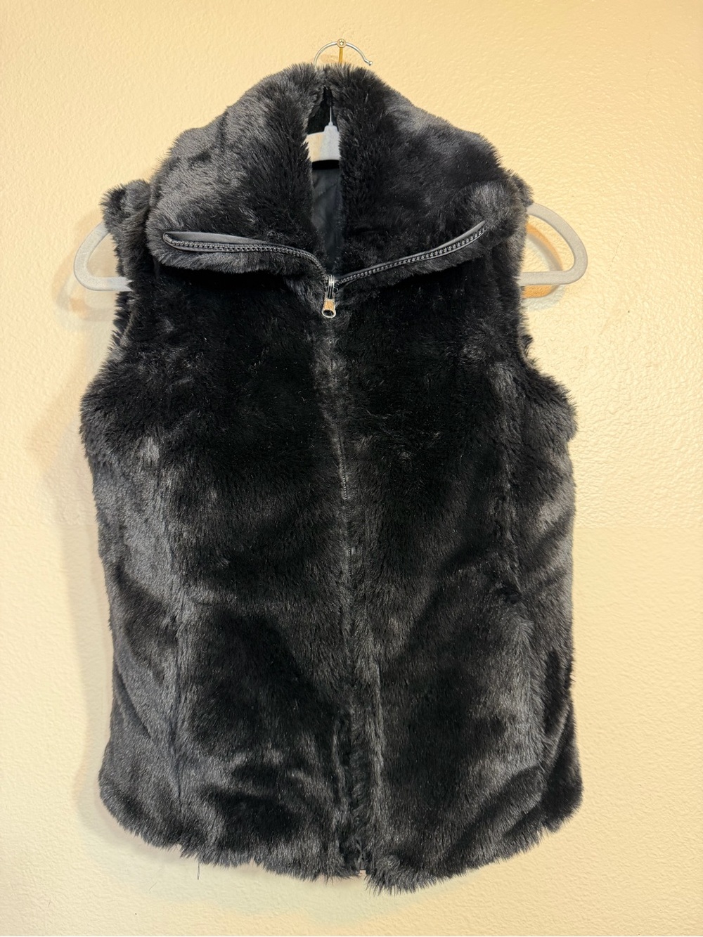 Reversible Black Faux Fur Zip-Up Vest small
